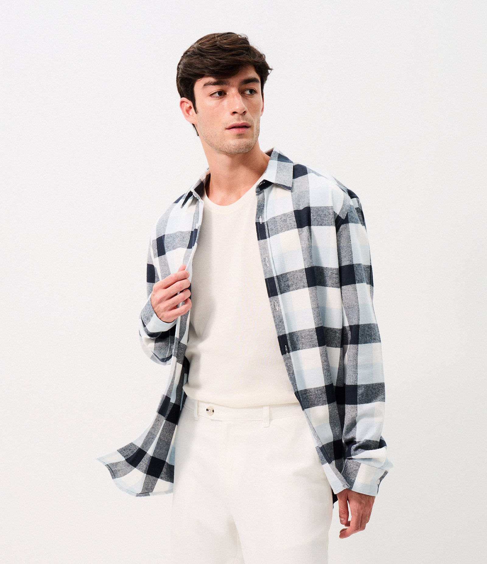 Camisa Comfort em Algodão com Estampa Xadrez e Manga Longa Branco/Azul Escuro 1