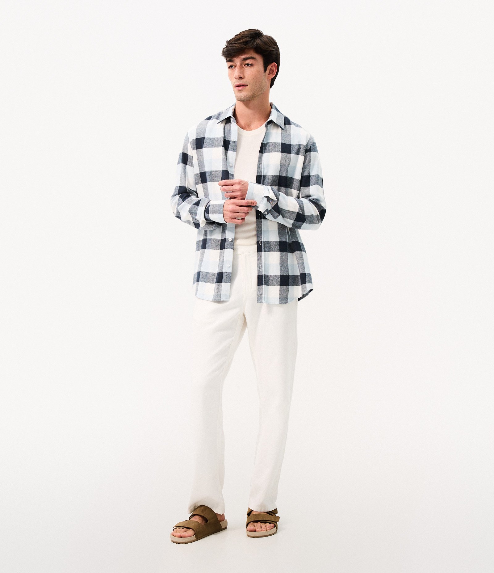 Camisa Comfort em Algodão com Estampa Xadrez e Manga Longa Branco/Azul Escuro 2