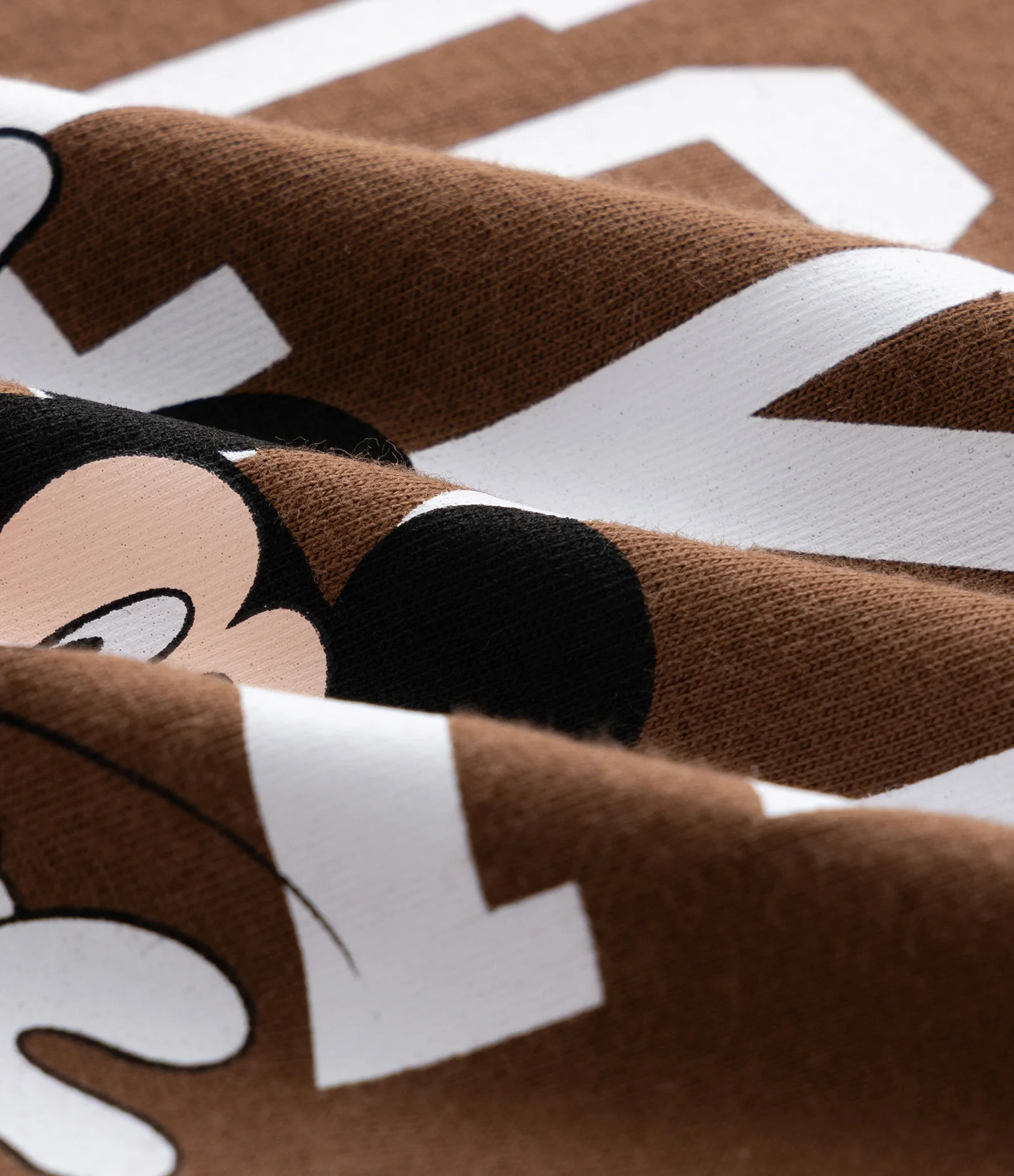 Camiseta Infantil com Estampa Mickey Crew – Tam 2 a 6 Anos Marrom 3