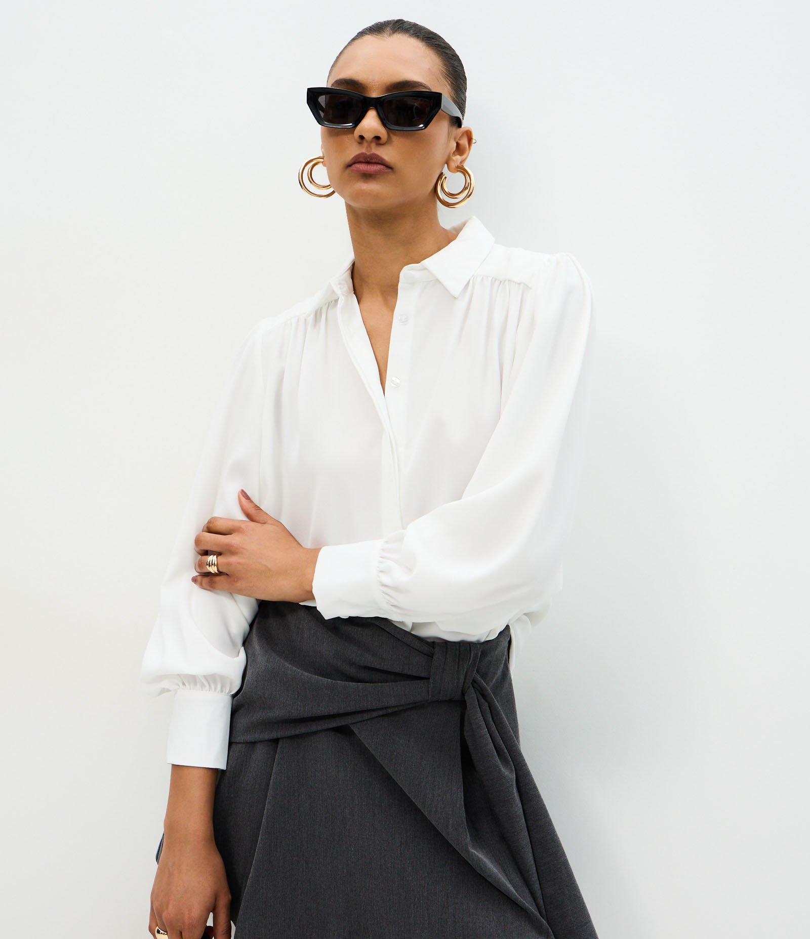 Camisa em Crepe com Manga Longa e Franzido no Ombro Branco 5