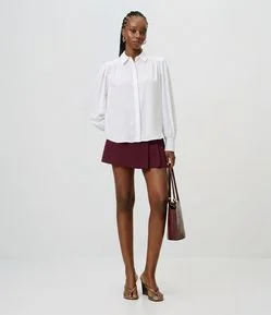 Camisa em Crepe com Manga Longa e Franzido no Ombro