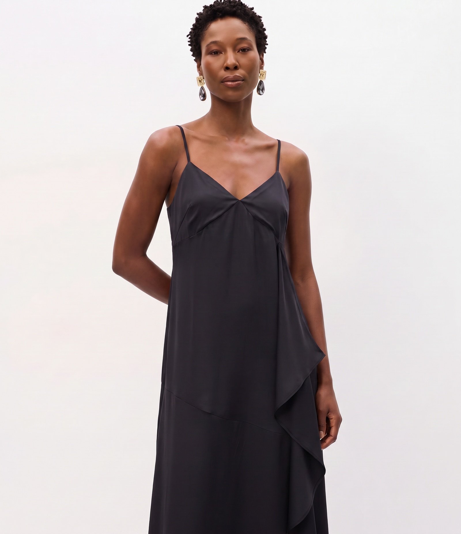 Vestido Slip Acetinado com Fenda Lateral Preto 3