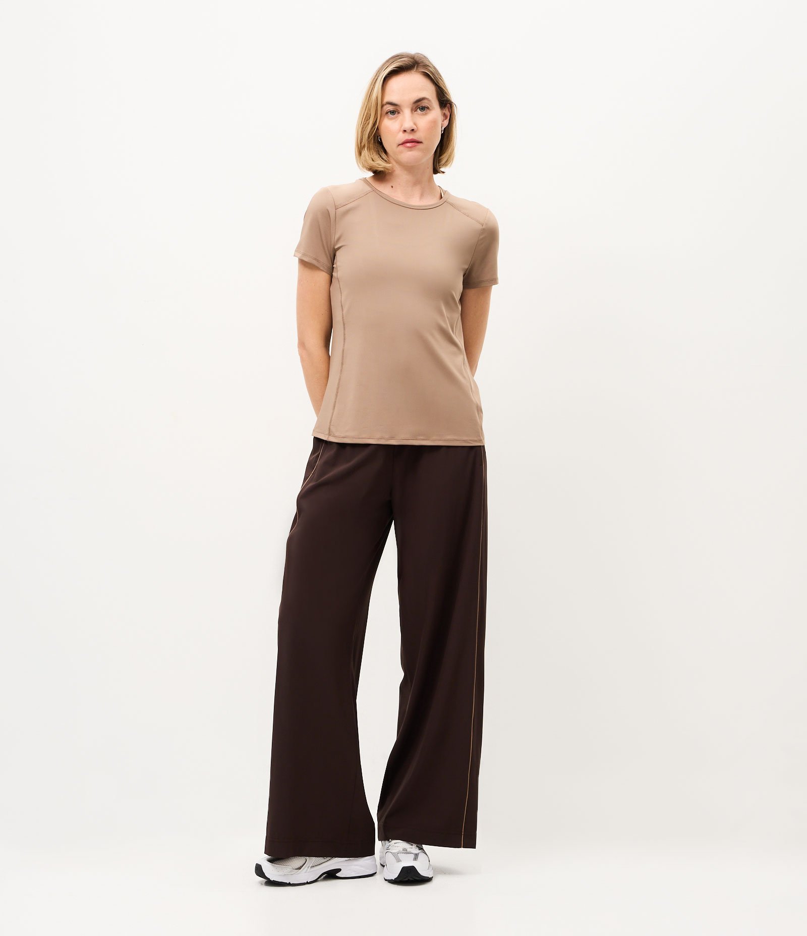 Camiseta em Microfibra com Decote nas Costas Bege 2