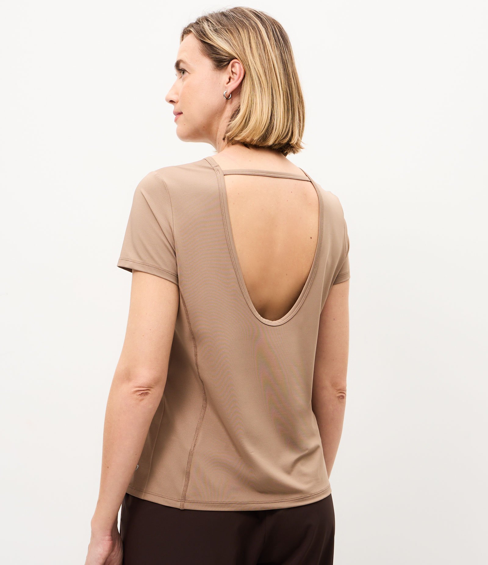 Camiseta em Microfibra com Decote nas Costas Bege 4