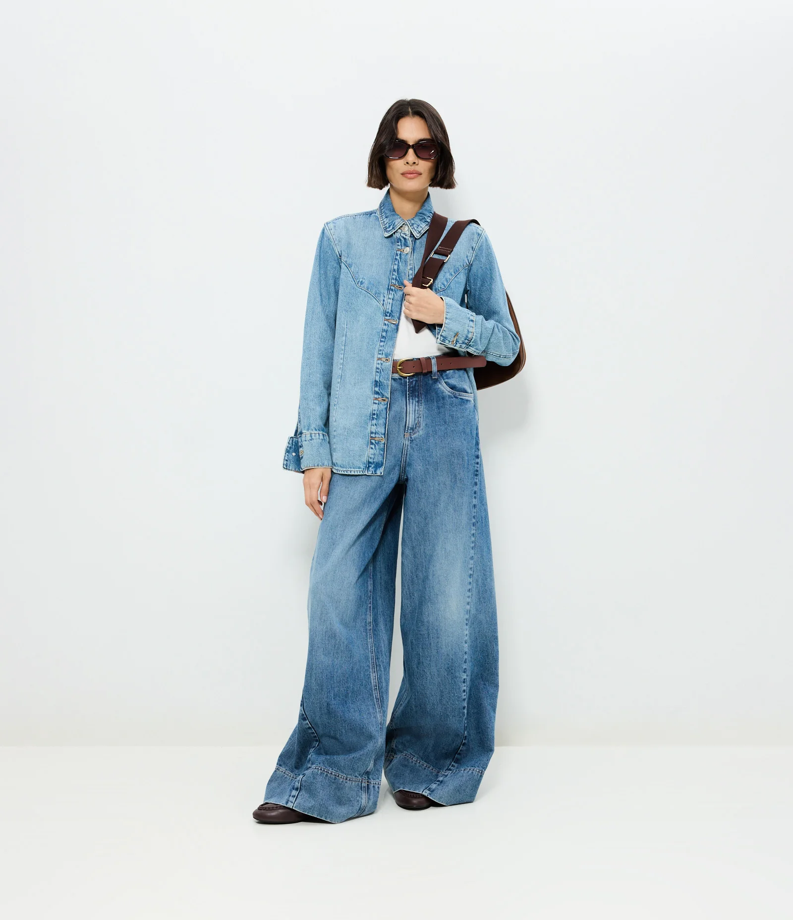 Calça Pantalona em Jeans com Detalhamento Frontal e Cintura Alta Azul 1