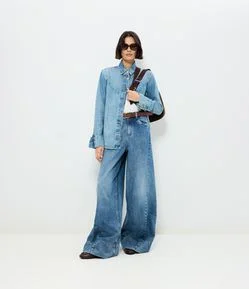Calça Pantalona em Jeans com Detalhamento Frontal e Cintura Alta