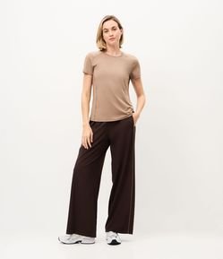Calça Reta Esportiva com Friso Contrastante