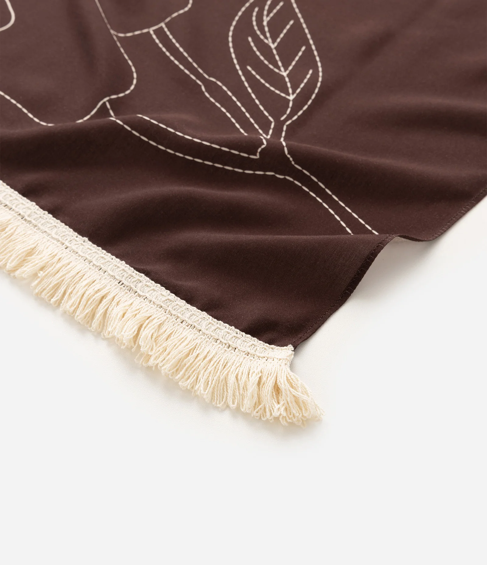 Canga em Viscose com Estampa de Sertão e Franjas Marrom 3