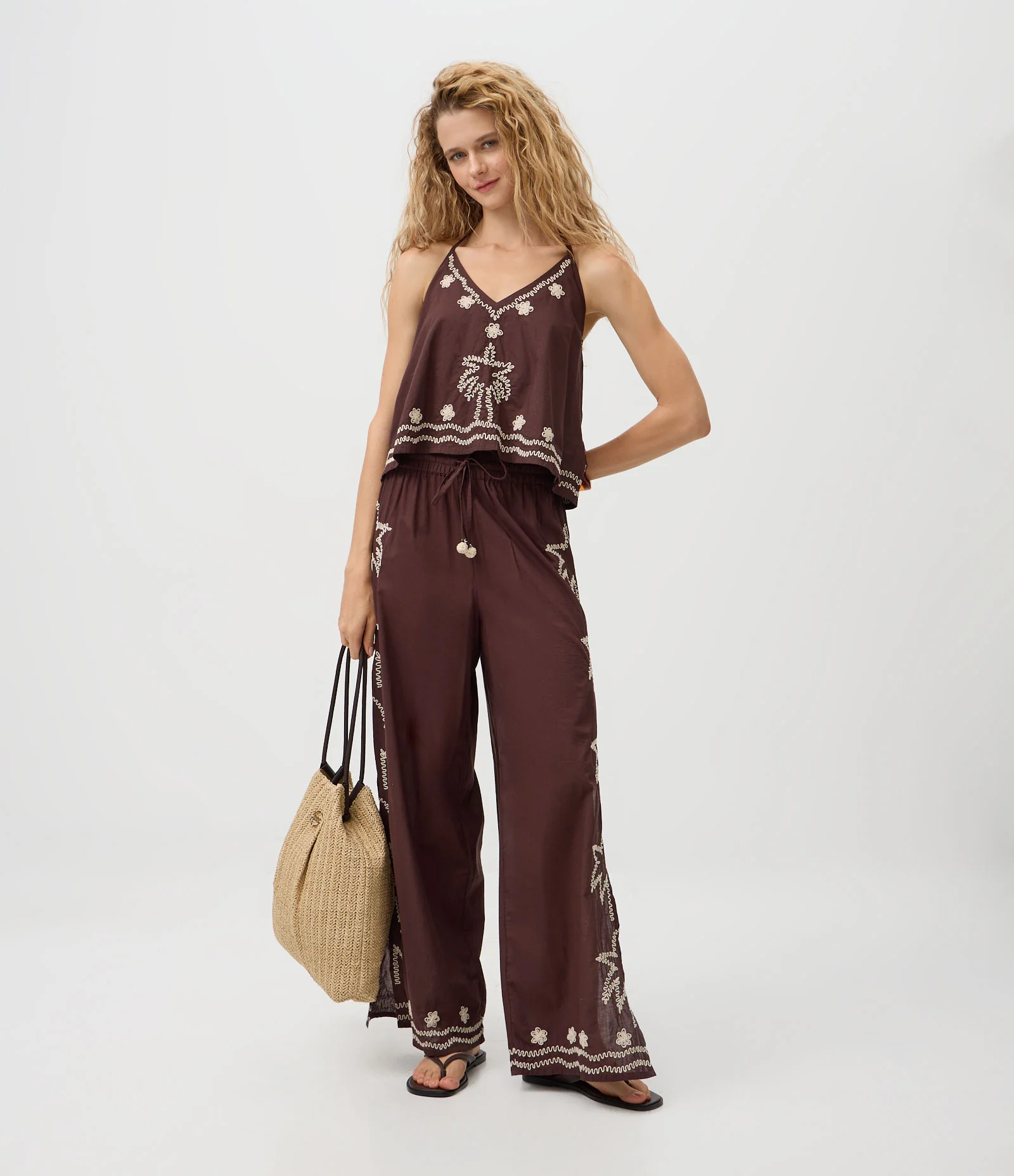 Blusa Frente Única em Cotton com Bordado de Coqueiro Marrom 2