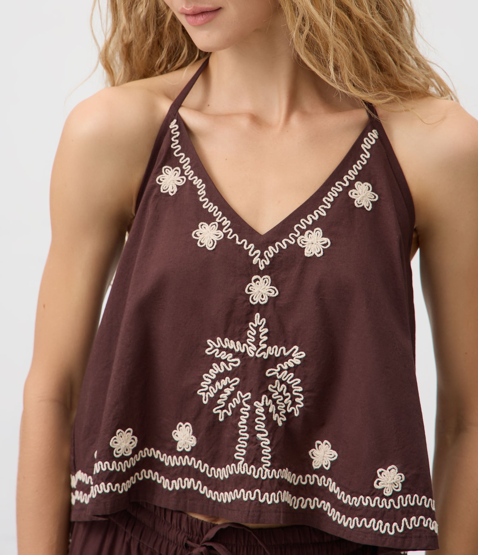 Blusa Frente Única em Cotton com Bordado de Coqueiro Marrom 3