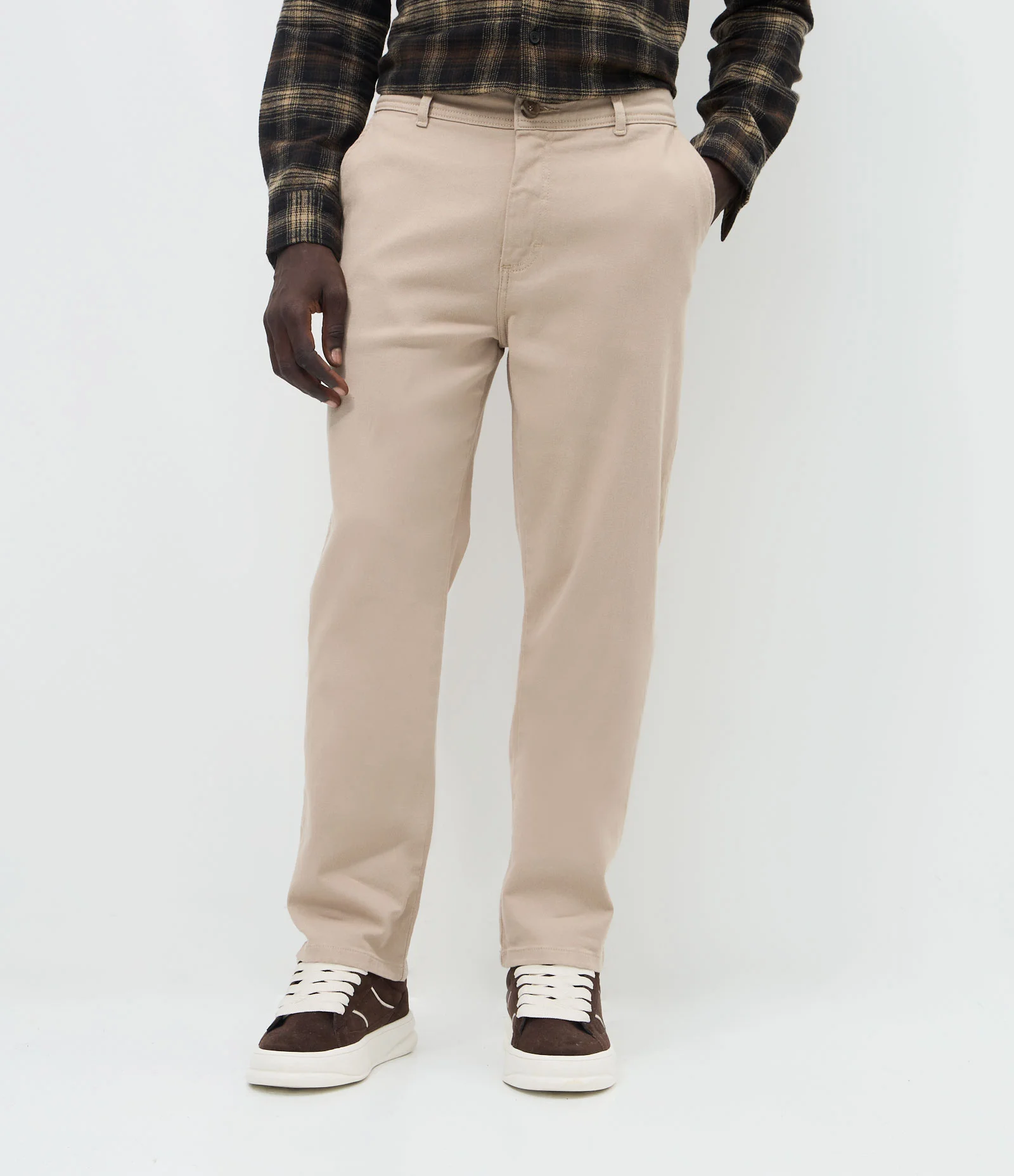 Calça Chino Reta em Sarja Bege 2