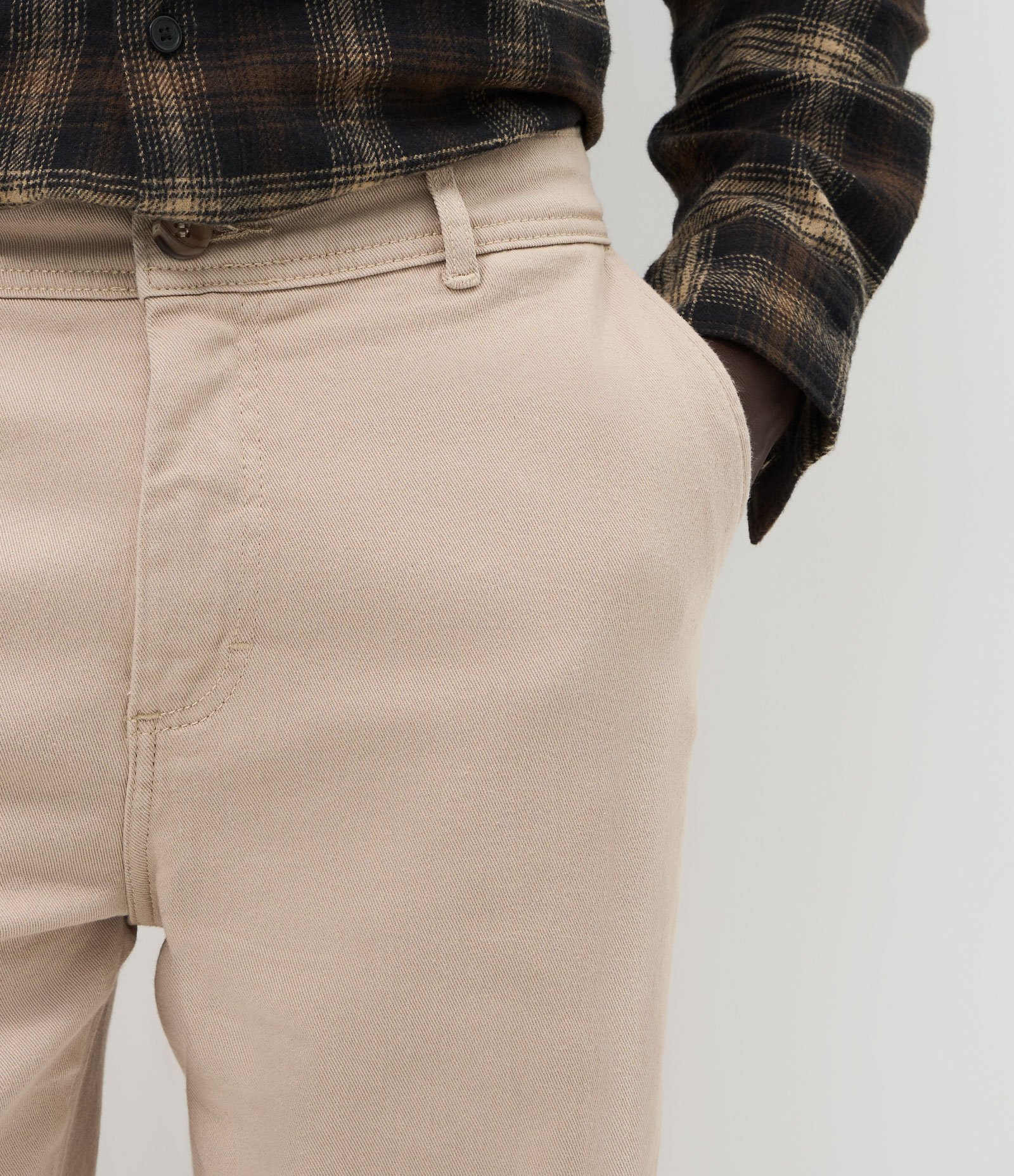 Calça Chino Reta em Sarja Bege 3