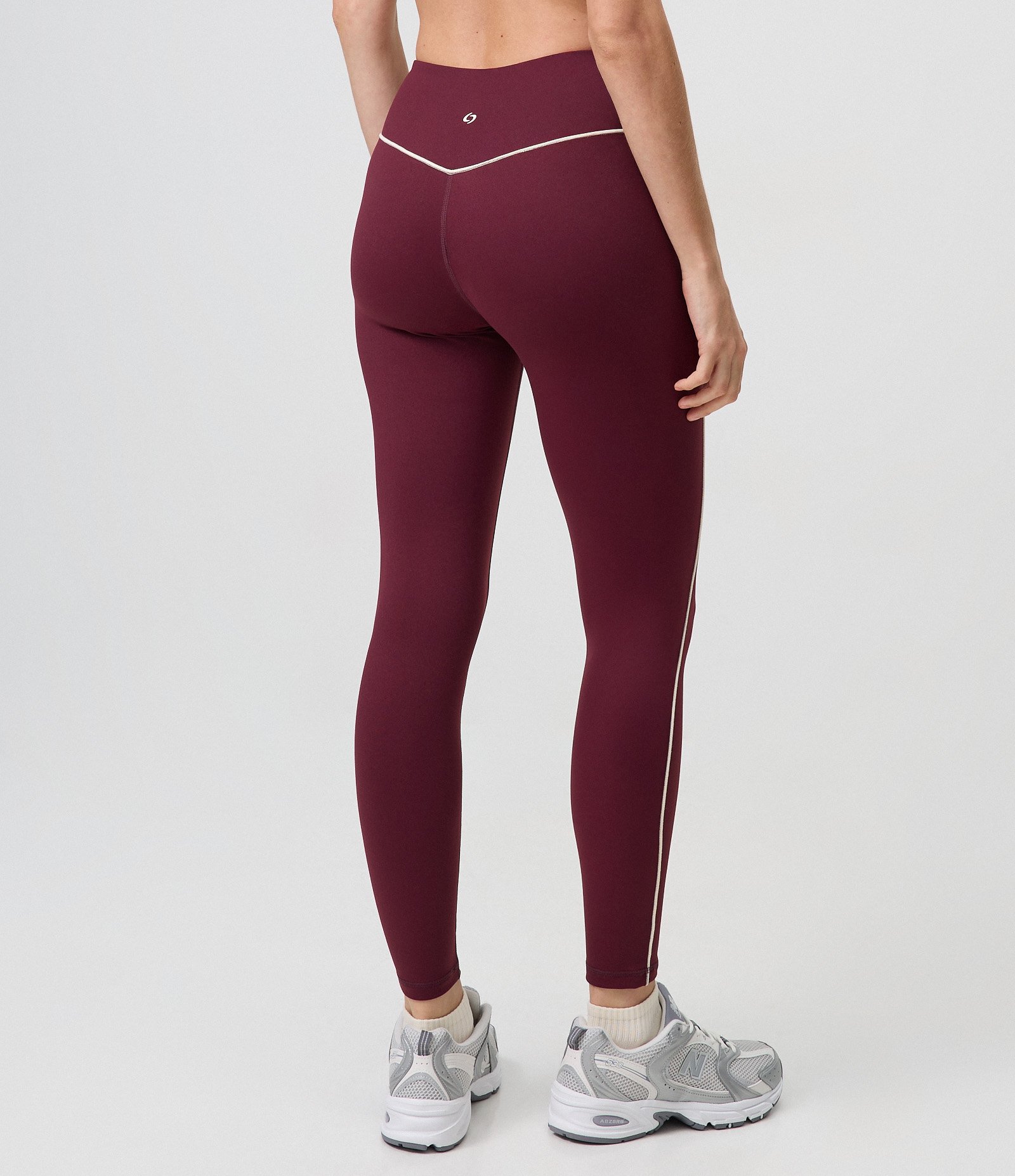Calça Legging Esportiva em Microfibra com Friso Contrastante Vinho 4