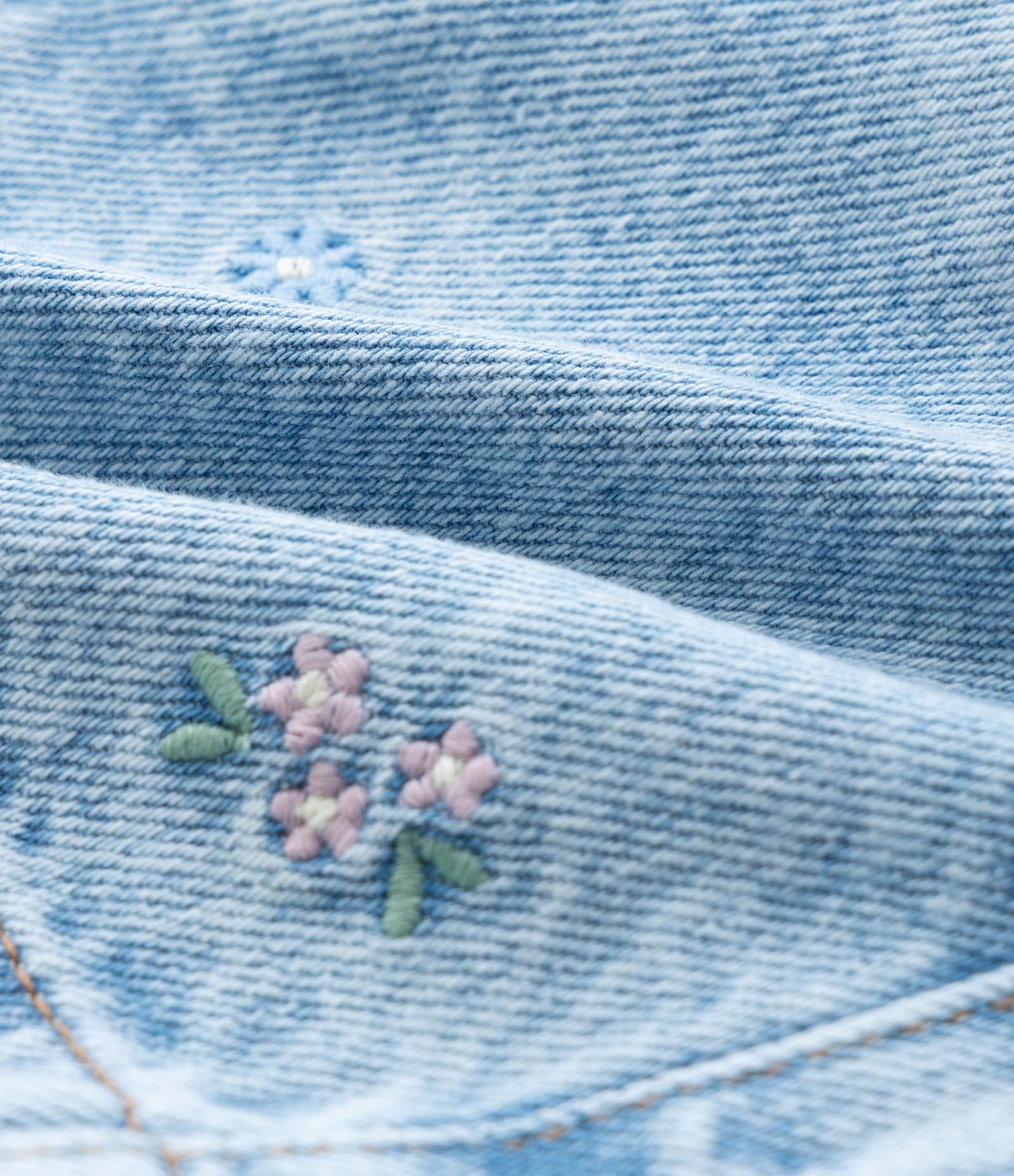 Short Jeans Infantil com Florzinhas Bordadas - Tam 1 a 5/6 Azul 4