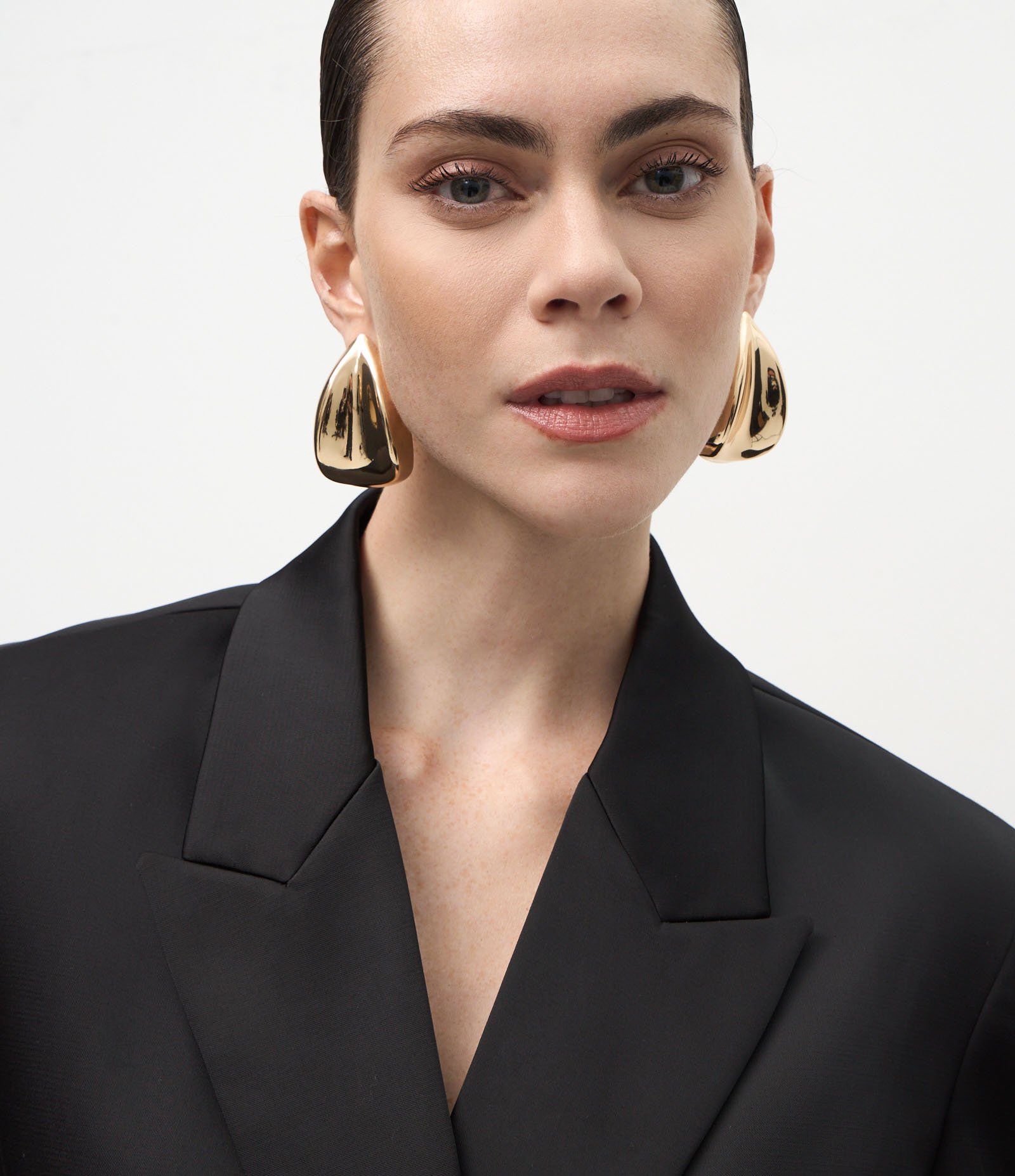 Blazer Curto em Cetim com Bolsos Frontais Preto 3