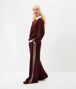 Calça Wide em Moletom com Felpa e Listra Lateral em Renda