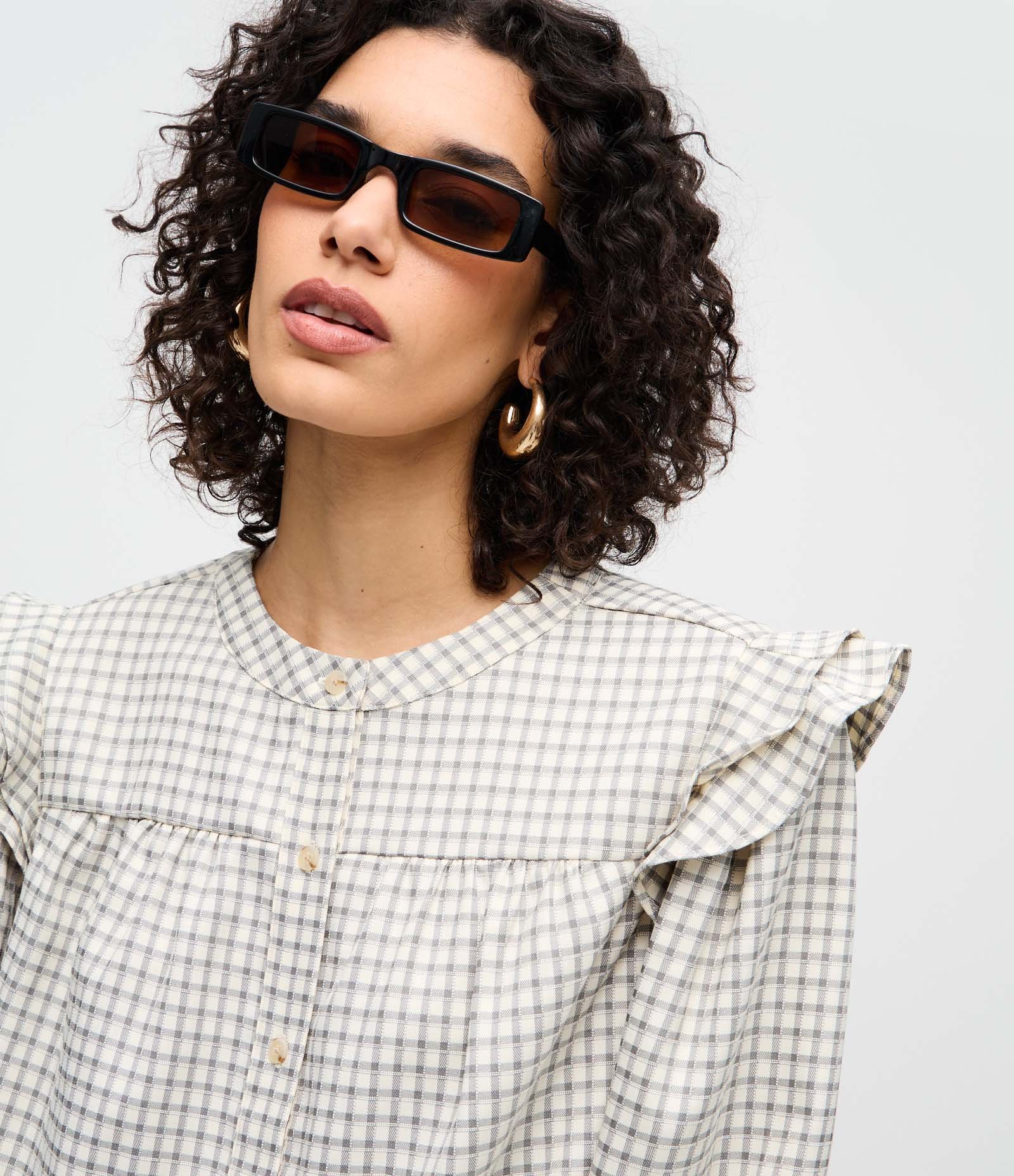 Blusa Bata em Tricoline Xadrez com Babados nos Ombros Off White 3