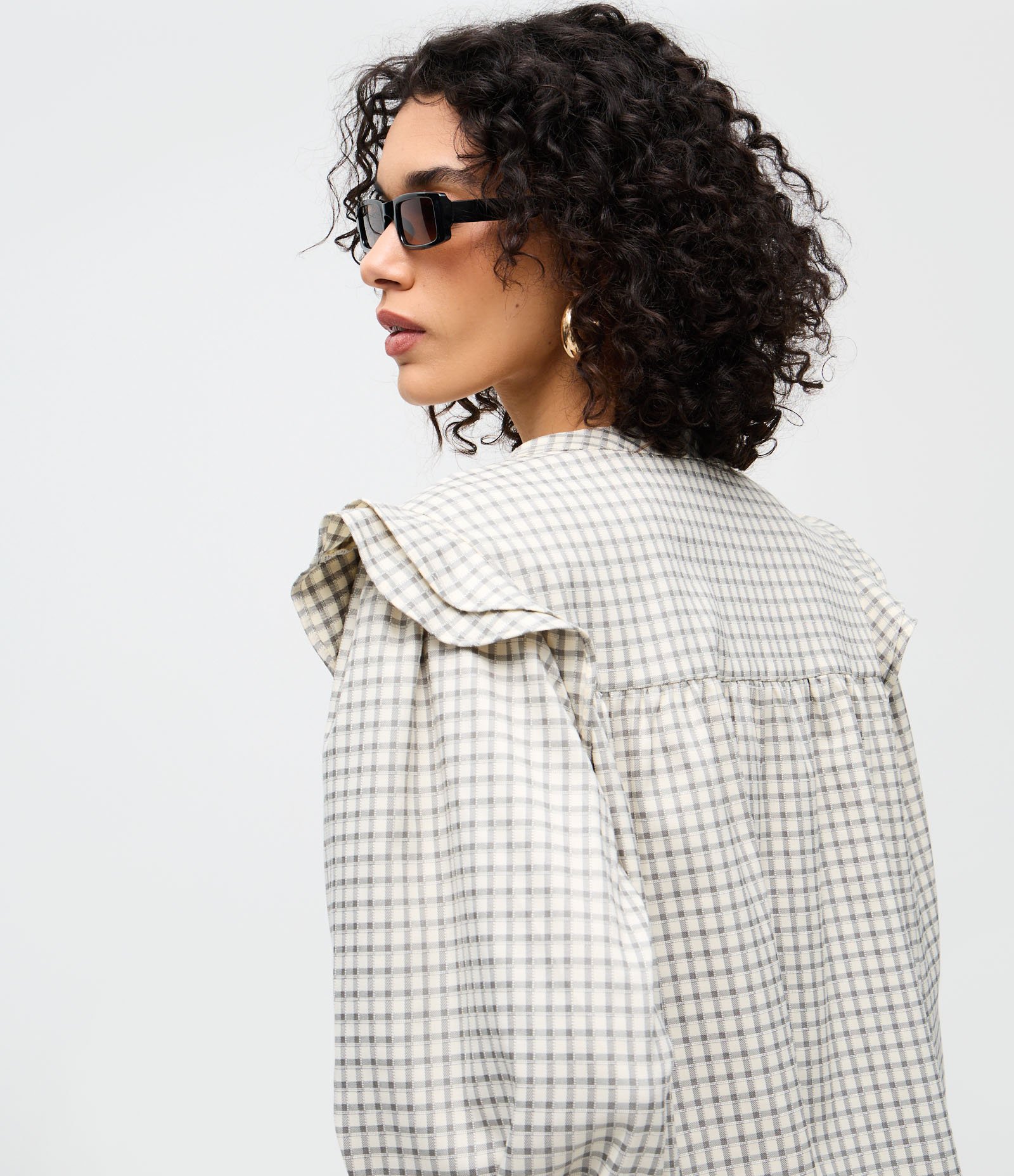 Blusa Bata em Tricoline Xadrez com Babados nos Ombros Off White 4