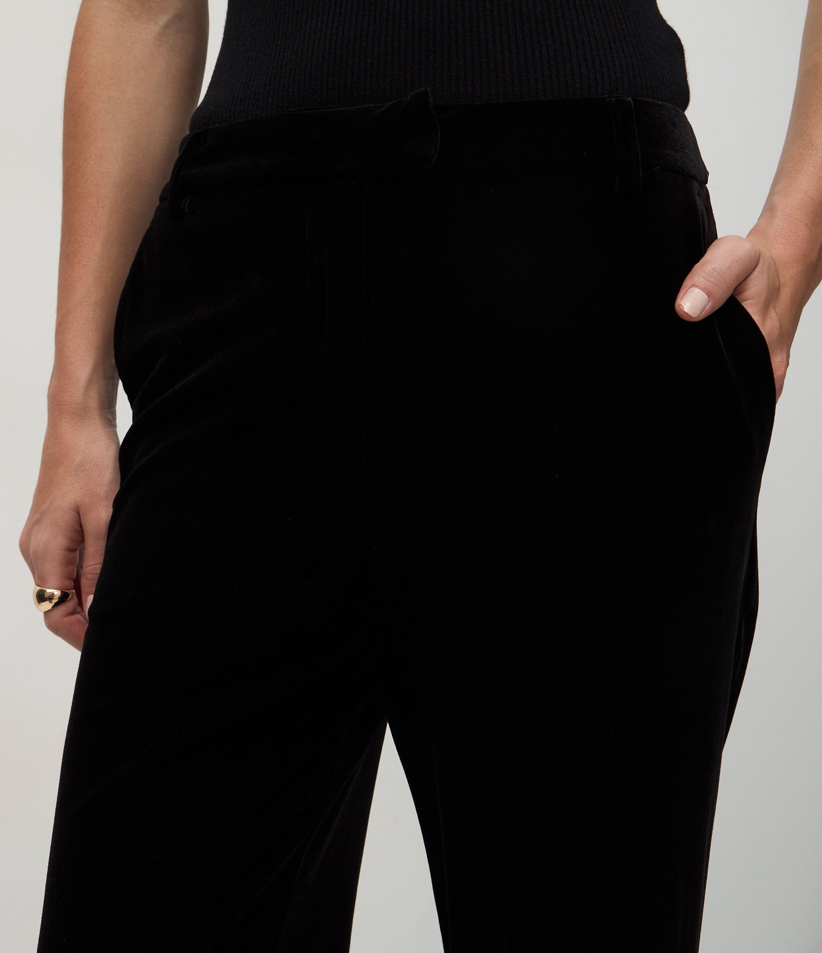 Calça Wide Leg em Veludo com Bolsos Traseiros Preto 4