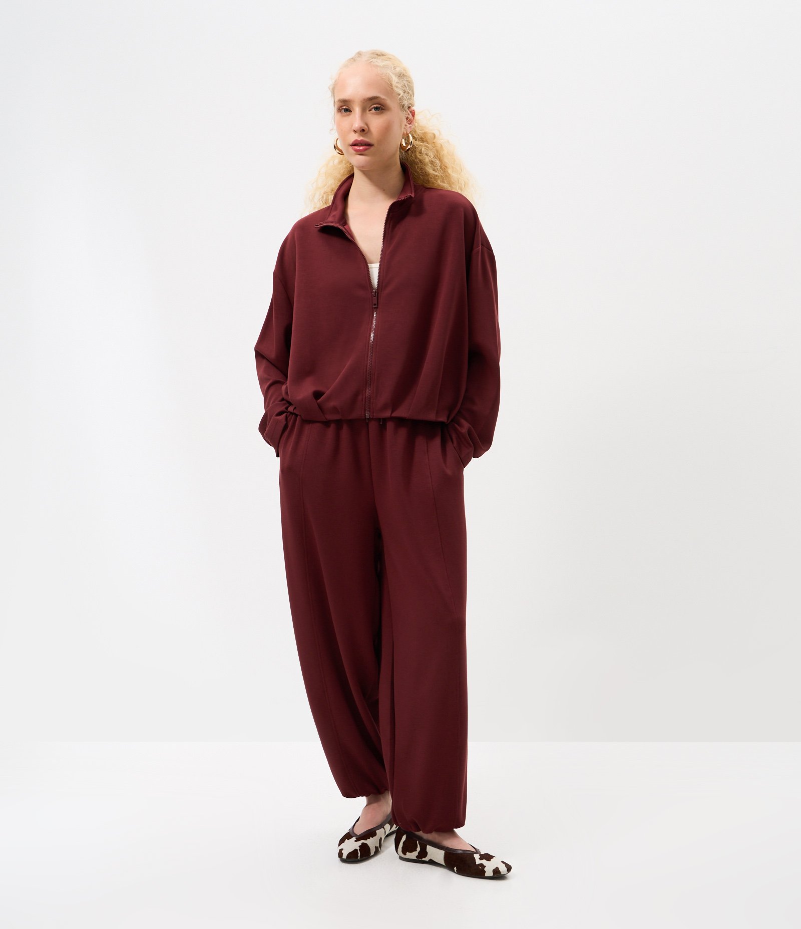 Calça Balloon em Modal com Amarração na Cintura e Bolsos Vinho 1