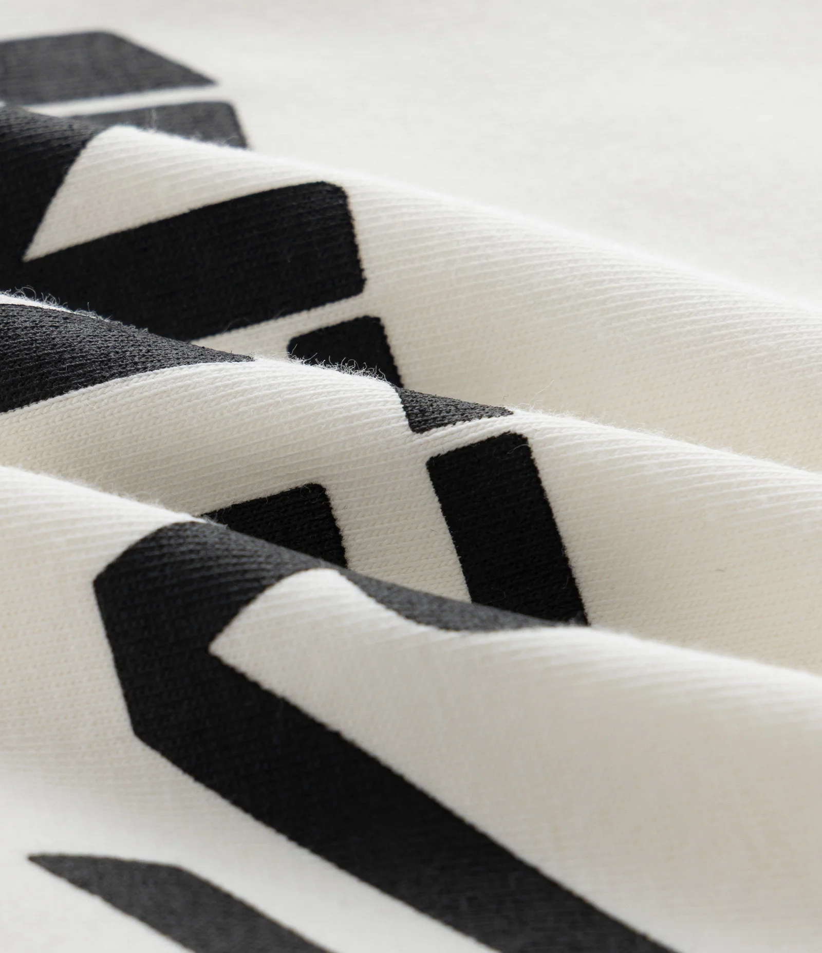 Camiseta Infantil Baby Tee com Estampa Huntrix – Tam 5 a 14 Anos Off White 2