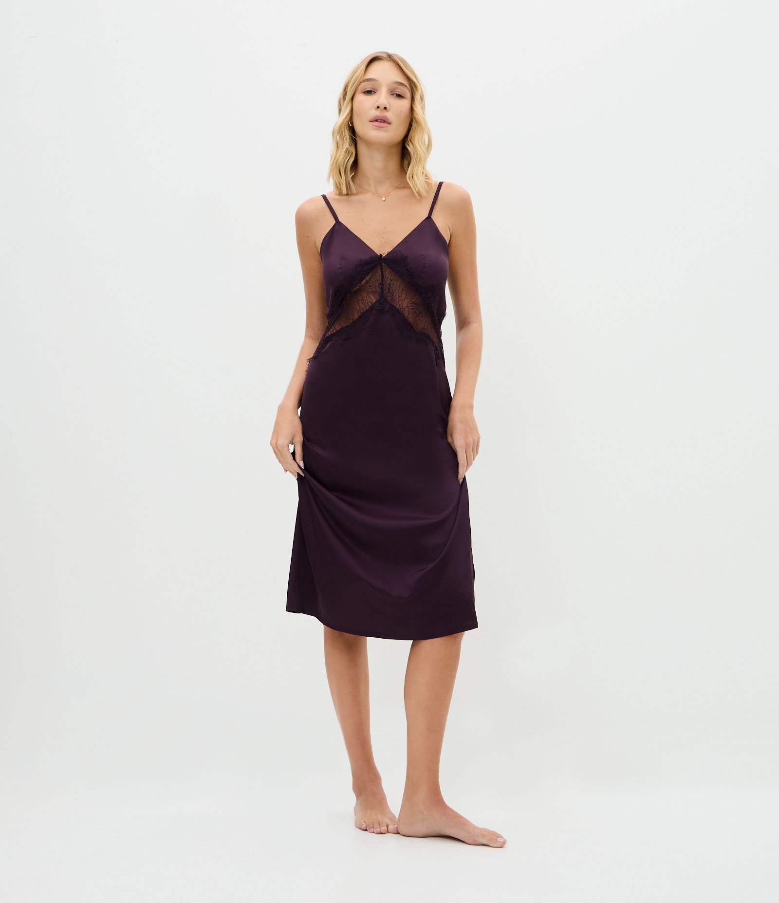 Camisola Acetinada com Renda Vazada Roxo 1