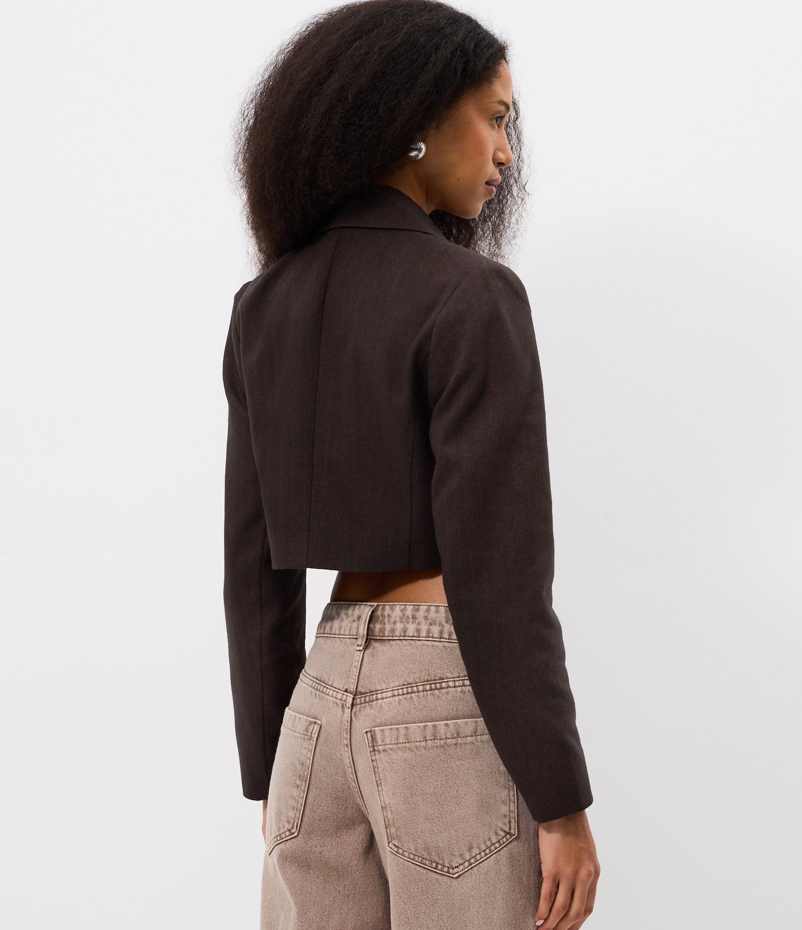 Blazer Cropped Alfaiatado em Xadrez com Abotoamento Único Marrom 4