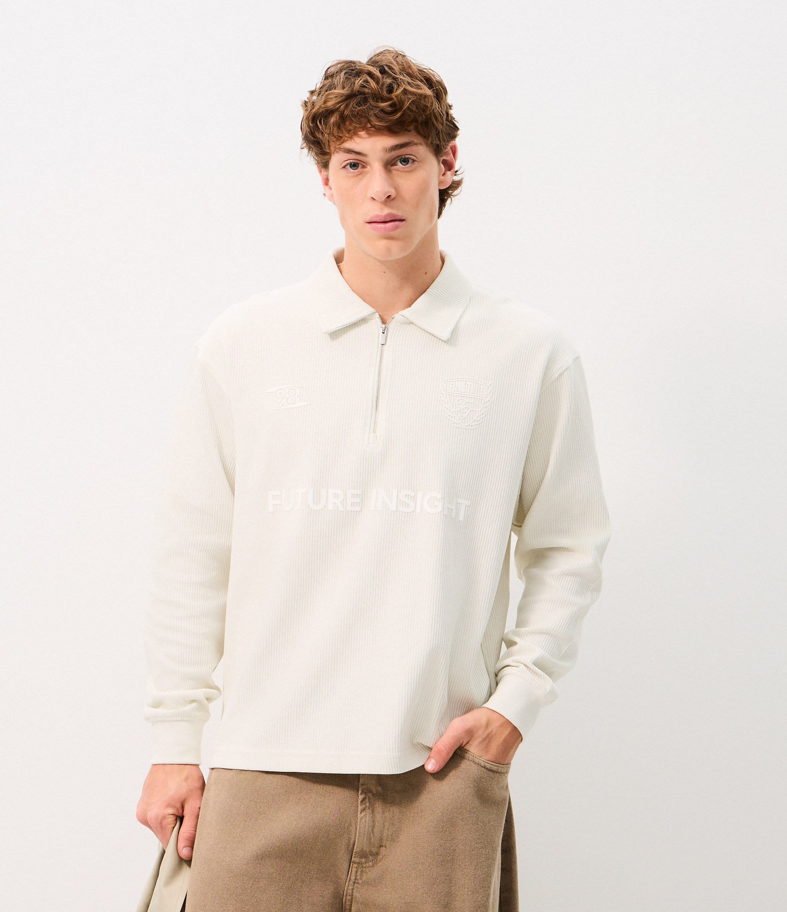 Camiseta em Algodão Half Ziper e Lettering Branco 1