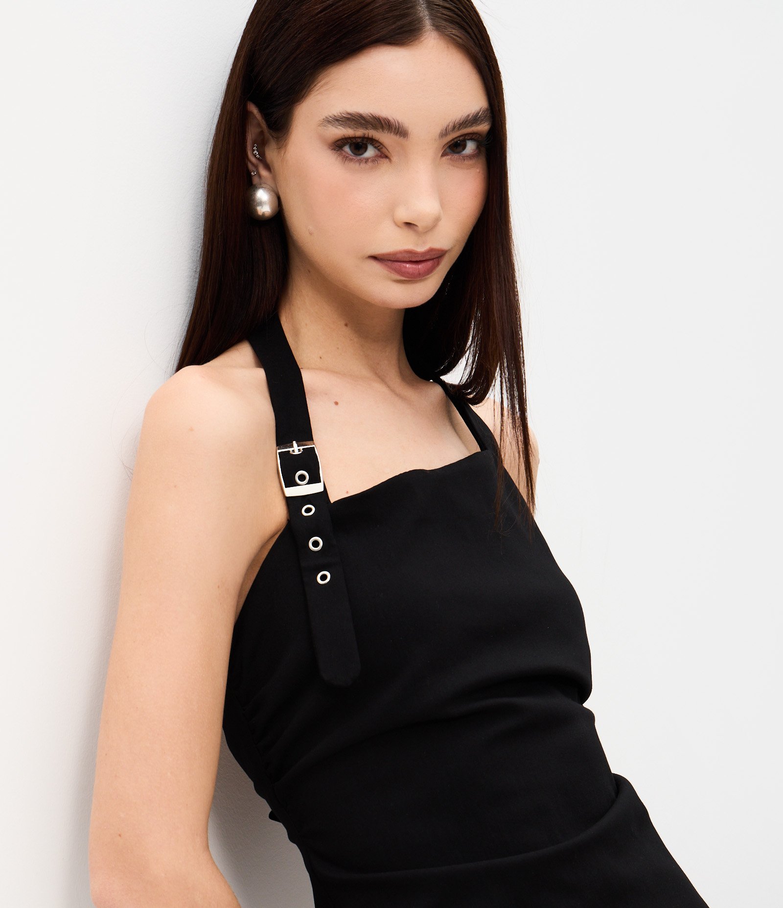 Macaquinho em Bengaline com Fivela e Modelagem Halter Preto 3