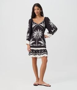 Vestido Curto em Viscose com Estampa de Coqueiros e Decote V