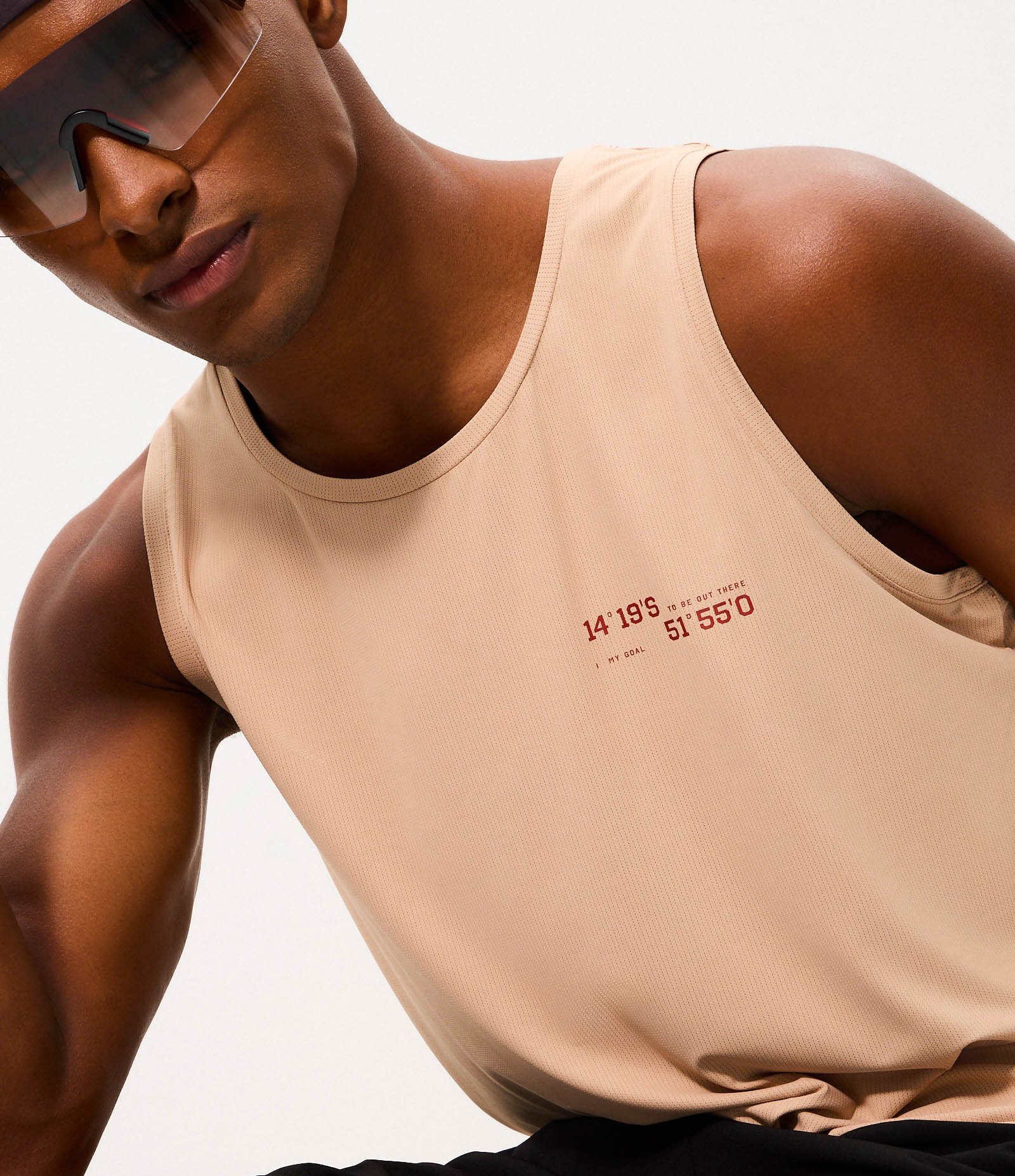 Regata Esportiva Regular com Tecnologia Dry e Estampa Lettering Bege 4