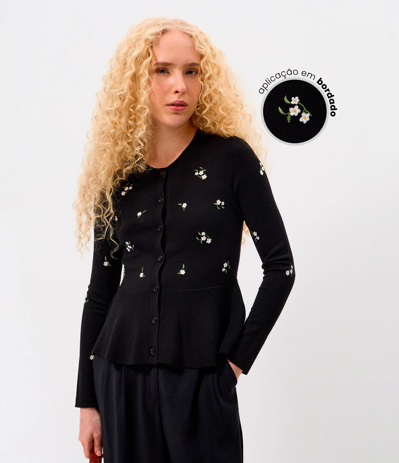 Casaco Peplum em Tricô com Bordado Floral Liberty Preto 1