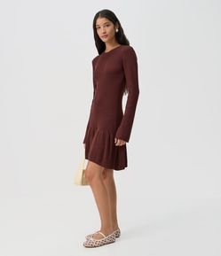 Vestido Curto Manga Longa em Tricô com Saia Rodada