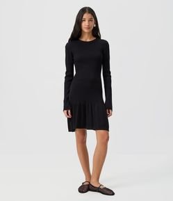 Vestido Curto Manga Longa em Tricô com Saia Rodada
