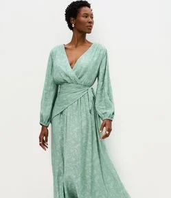 Vestido Longo Transpassado com Mangas Amplas e Cintura Marcada
