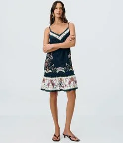 Vestido Curto em Viscose com Estampa Coqueiro e Barra Contrastante