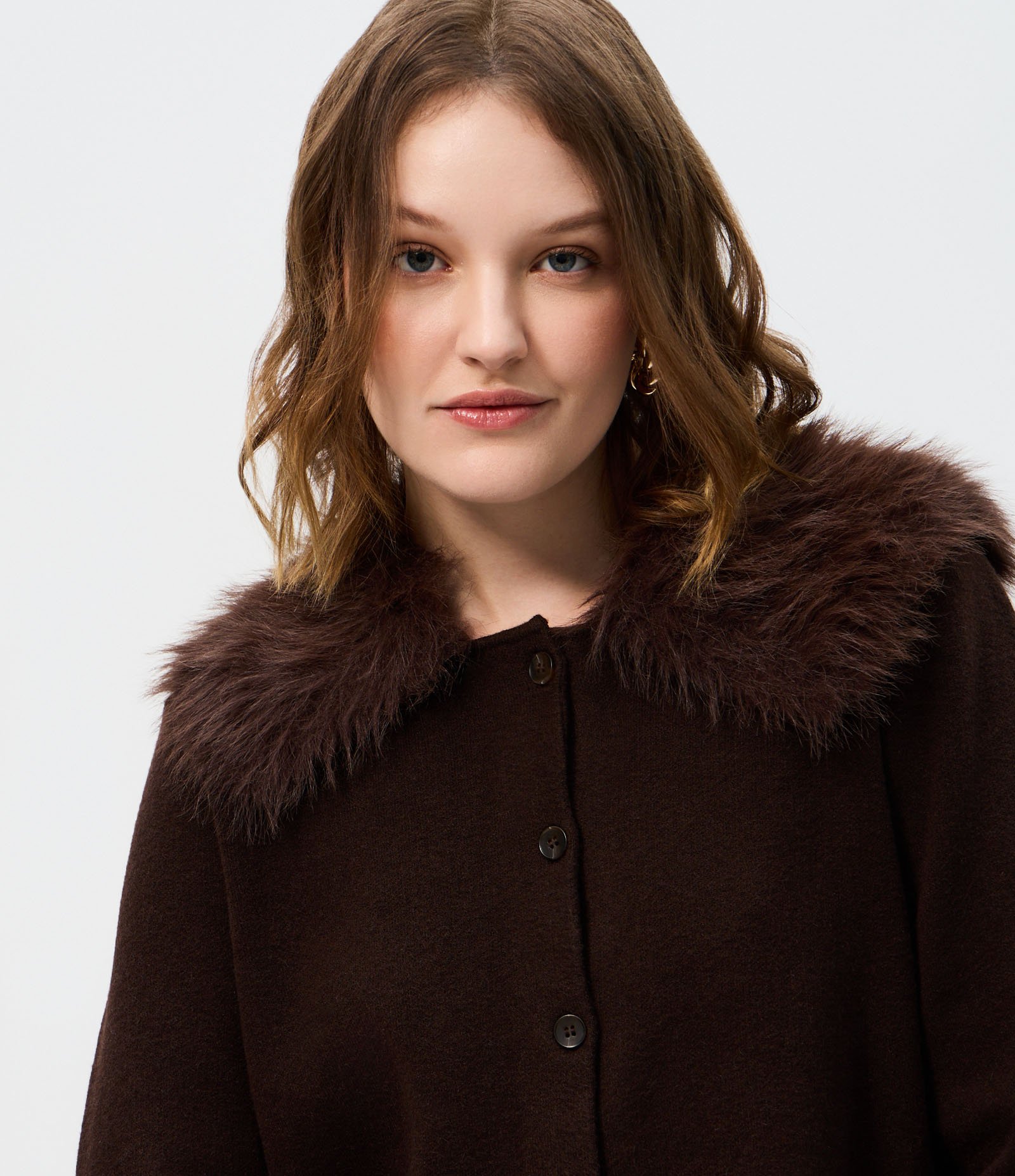 Cardigan Curto em Tricô com Pelo na Gola Marrom 4