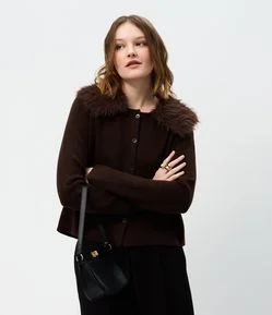 Cardigan Curto em Tricô com Pelo na Gola
