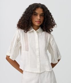 Camisa em Tricoline com Renda e Bordado Vazado