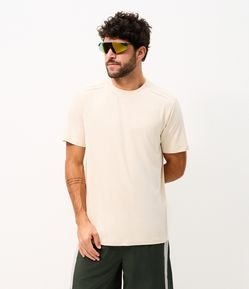 Camiseta Esportiva com Tecnologia Dry e Detalhes Refletivos