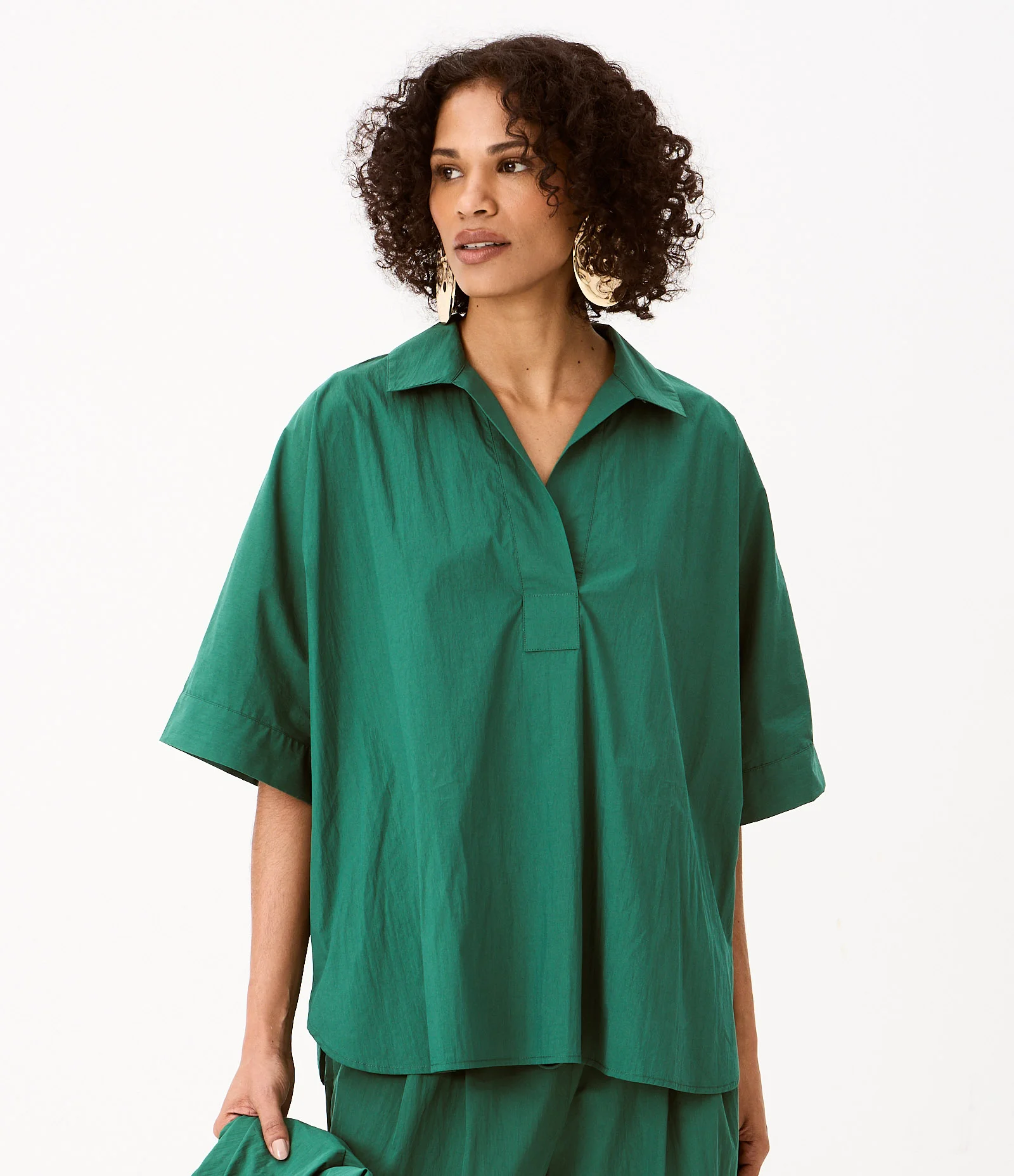 Blusa Oversized em Tricoline com Gola Clássica Verde 2