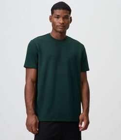 Camiseta Comfort Esportiva em Malha Tecnológica com Tecnologia Dry