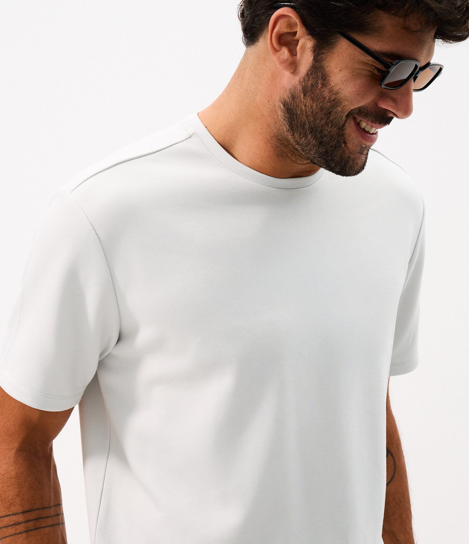 Camiseta Comfort Esportiva em Malha Tecnológica com Tecnologia Dry Cinza Claro 1