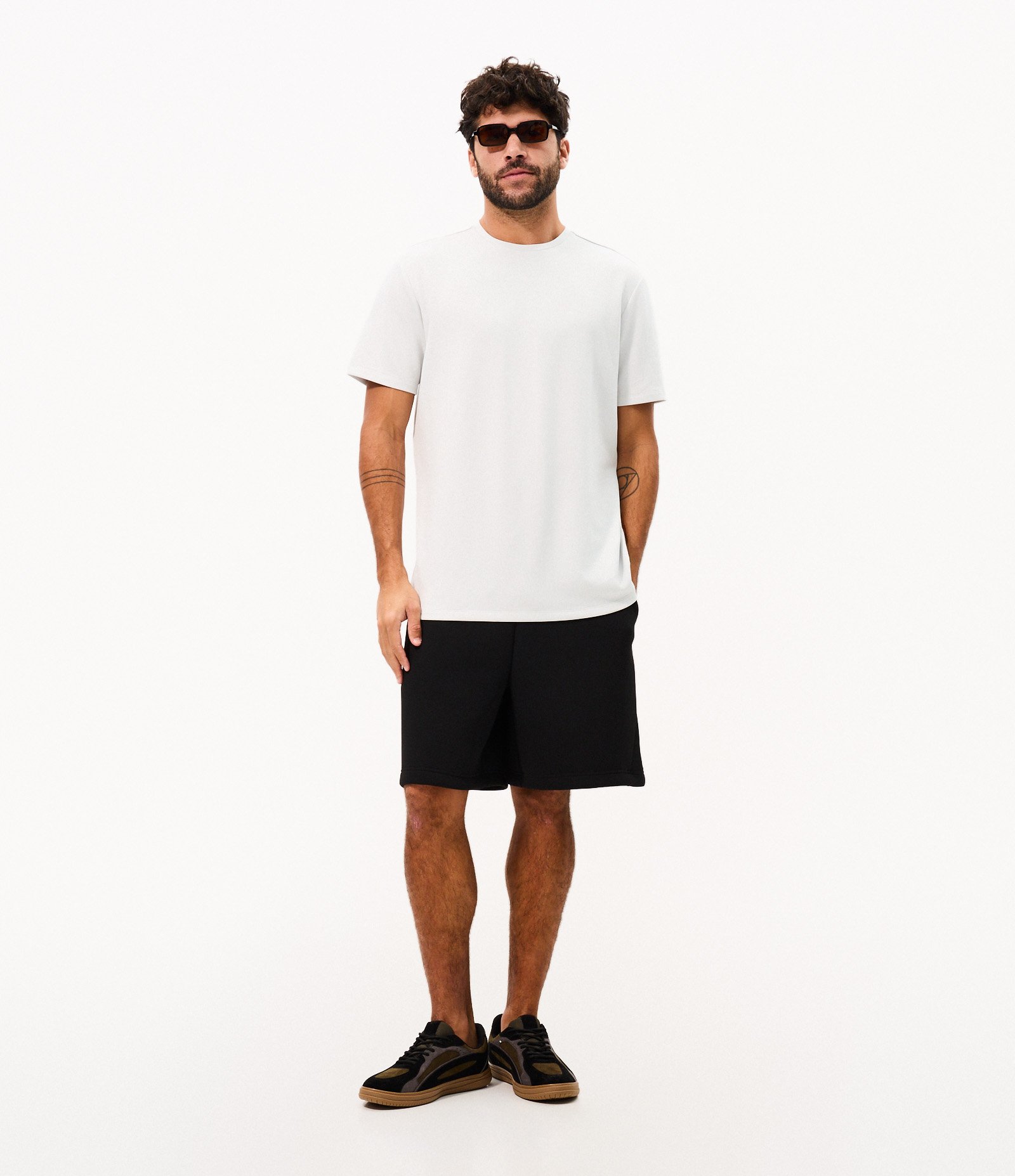 Camiseta Comfort Esportiva em Malha Tecnológica com Tecnologia Dry Cinza Claro 2
