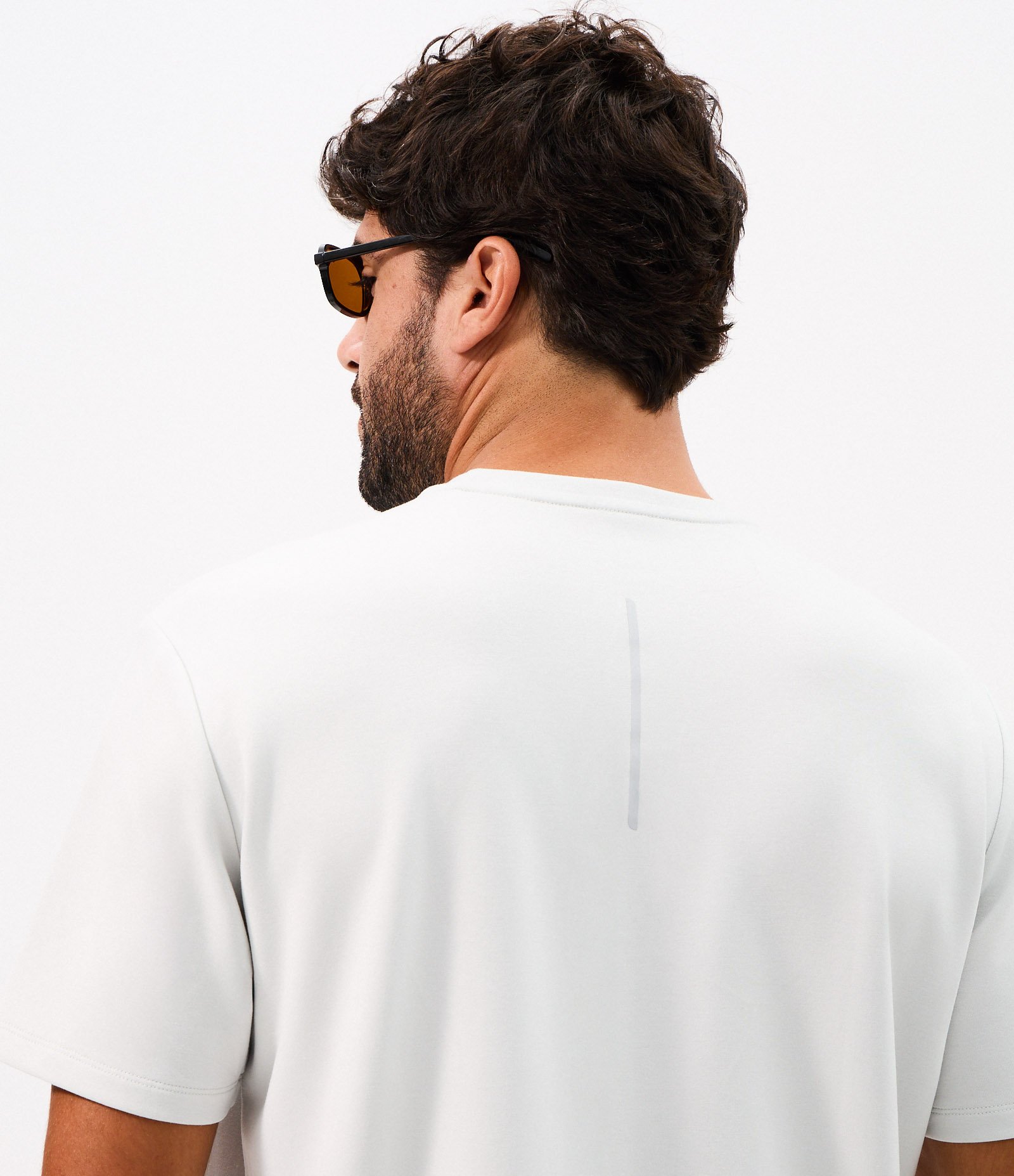 Camiseta Comfort Esportiva em Malha Tecnológica com Tecnologia Dry Cinza Claro 3