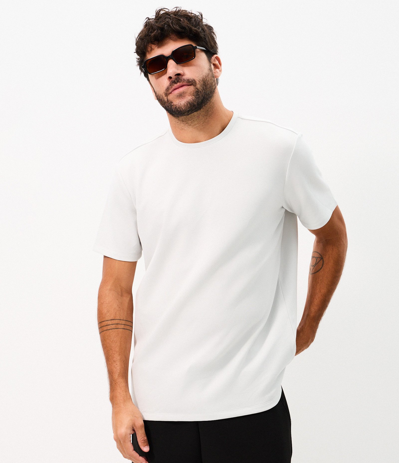 Camiseta Comfort Esportiva em Malha Tecnológica com Tecnologia Dry Cinza Claro 4