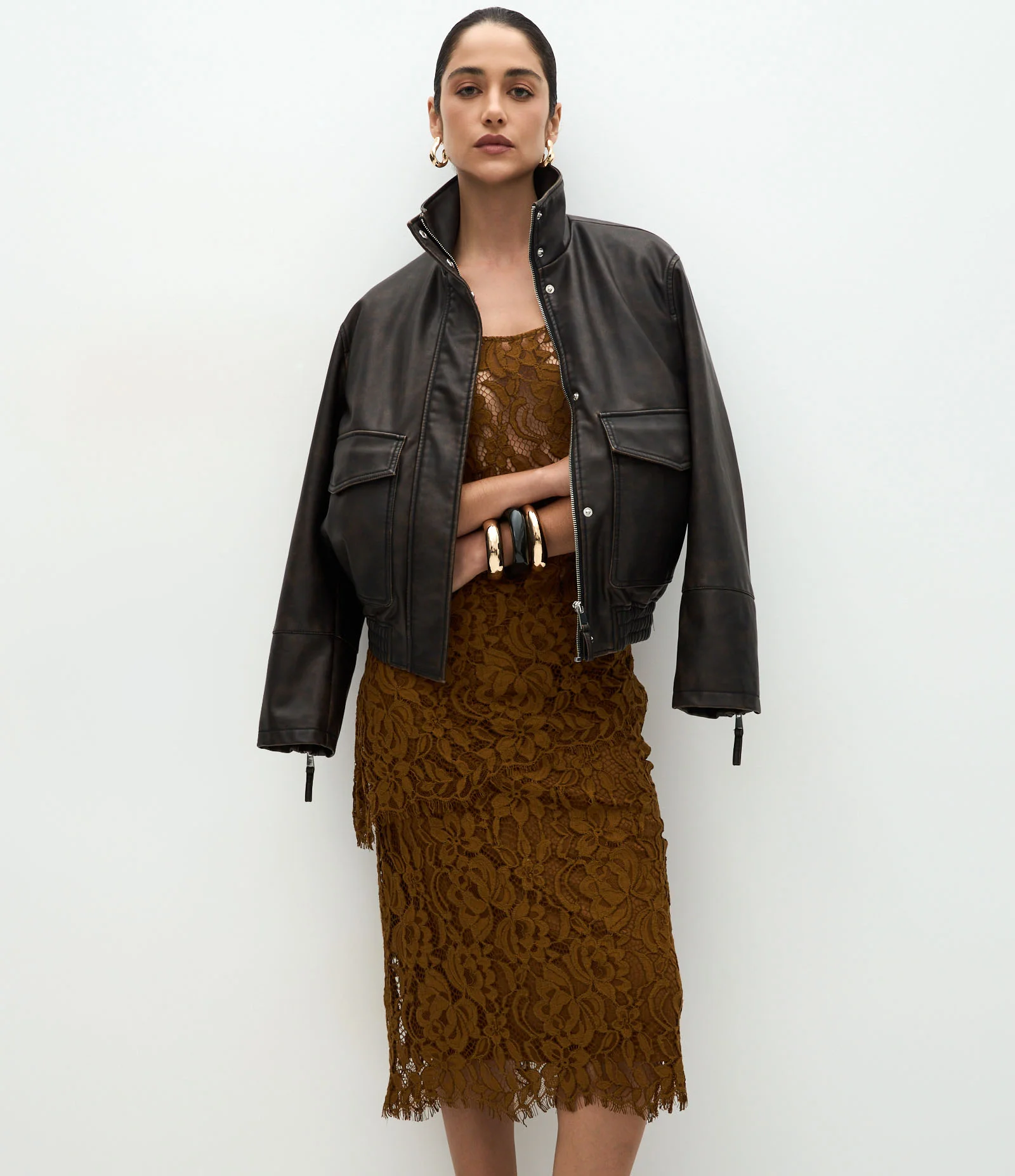Saia Midi em Renda com Textura Floral e Fenda Marrom 2