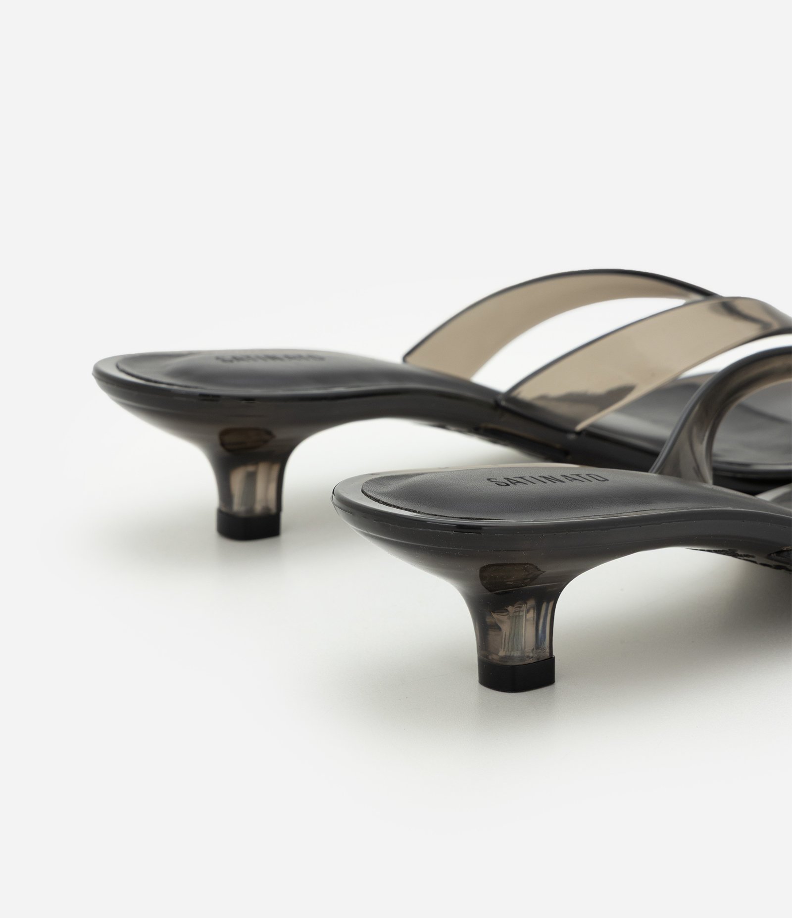 Sandália de Dedo em Jelly com Salto Médio e Transparência Preto 4