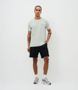 Bermuda Esportiva com Laser Cut e Print Lateral