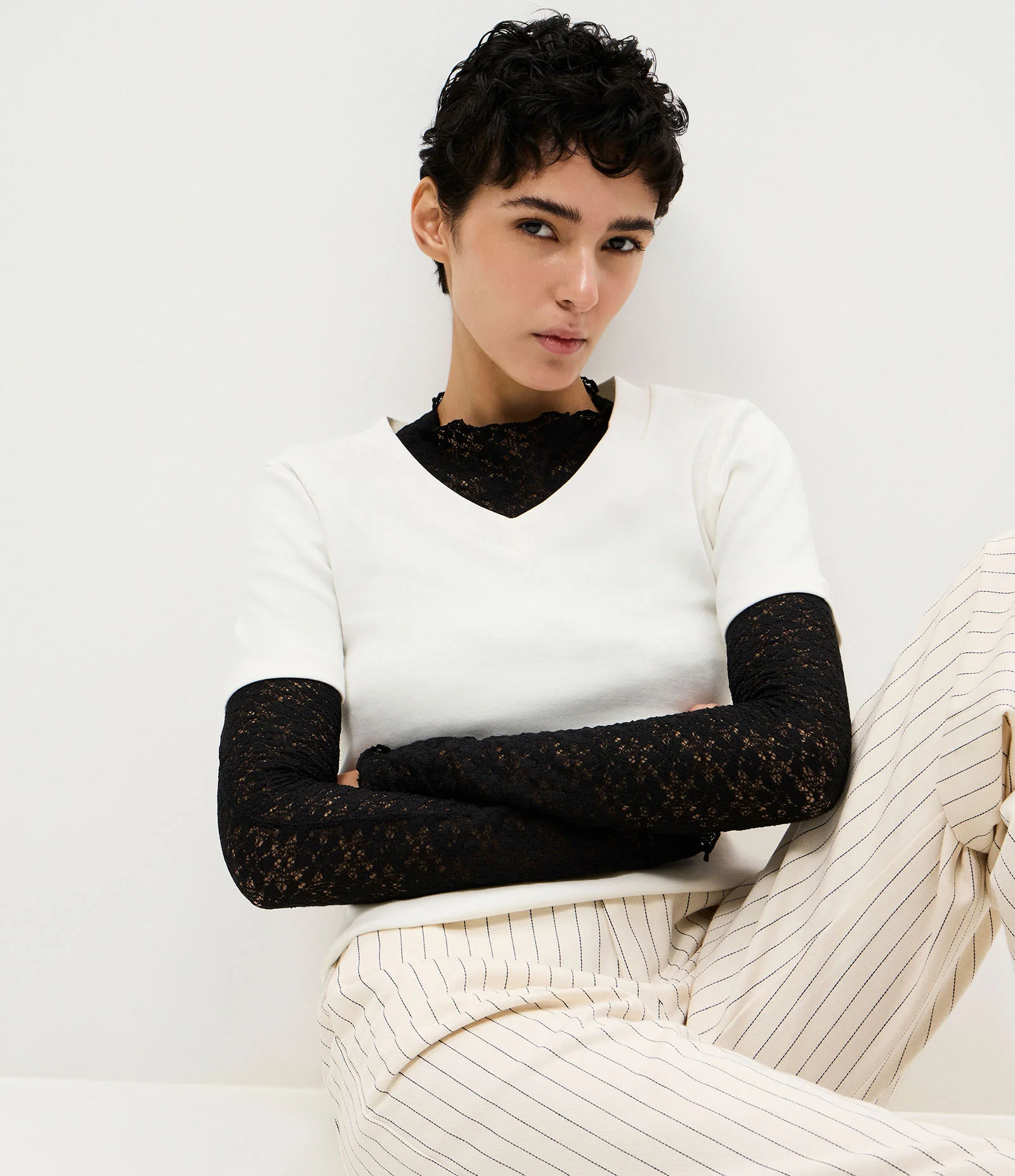 Camiseta em Cotton com Gola V Branco 2